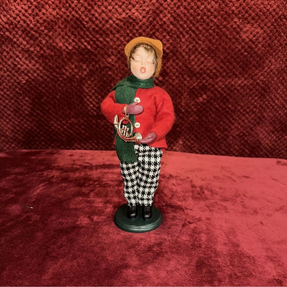 Christmas tree shop, Caroler Figurine. 9"T